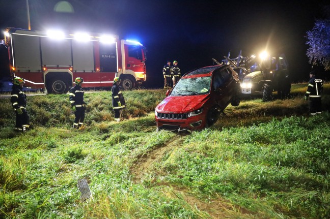 	Auto bei nächtlichem Verkehrsunfall in Steinhaus von Straße abgekommen