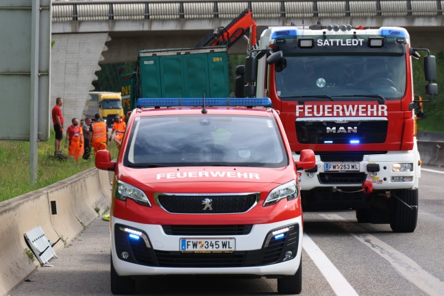 	Vollbrand eines LKW-Anhängers auf Innkreisautobahn bei Steinerkirchen an der Traun