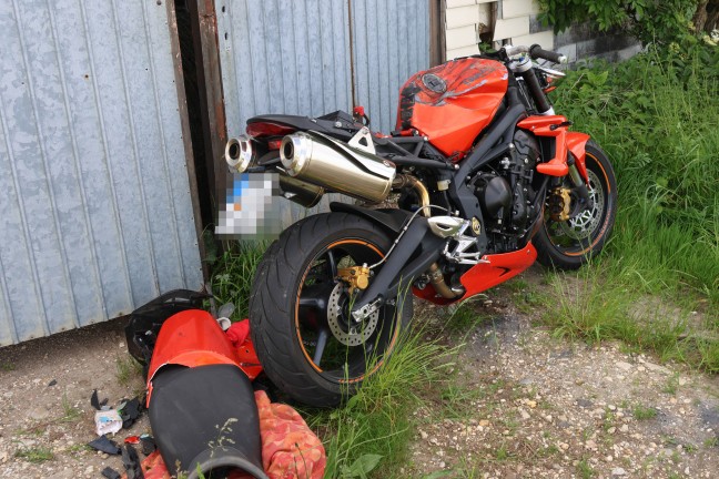 	Tödlicher Motorradunfall: Motorradlenker nach Sturz in Taiskirchen im Innkreis von Auto überrollt