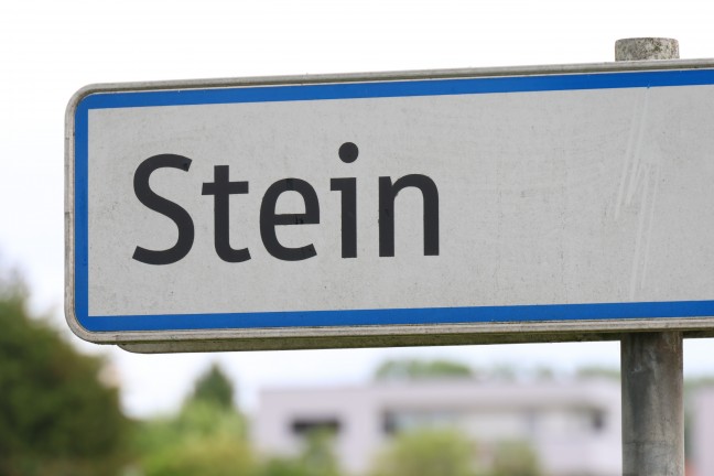 	St. Marien: Improvisierte Ersatz-Ortstafel Stein sorgt über Gemeindegrenzen hinaus für Schmunzeln