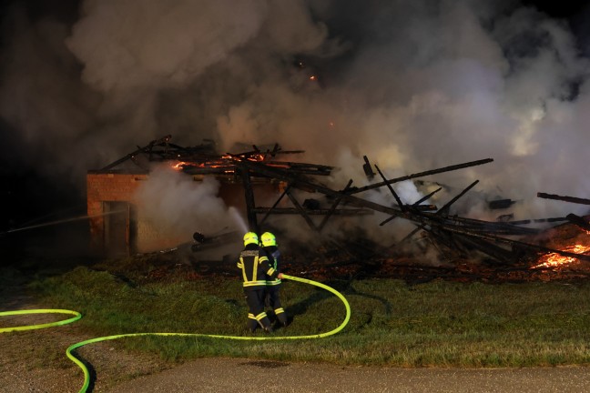 	Zehn Feuerwehren bei Brand eines Wirtschaftsgebäudes in Kopfing im Innkreis im Einsatz