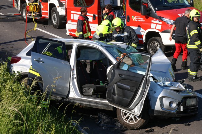 	Sieben teils Schwerverletzte bei folgenschwerem Crash auf Kremstalstraße bei Ansfelden
