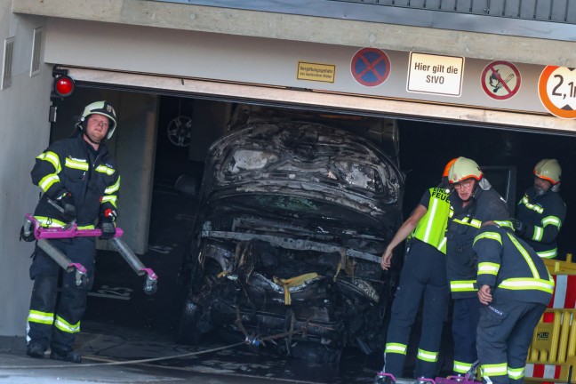 	Brand eines Autos in einer Tiefgarage eines Mehrparteienwohnhauses in Schörfling am Attersee