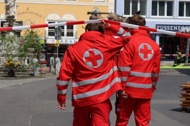 	Ein Todesopfer und 14 Verletzte bei Großbrand eines Gebäudes im Zentrum von Rohrbach-Berg