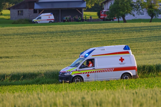 	Traktorabsturz in steilem Waldstück in Gaspoltshofen fordert einen Schwerverletzten