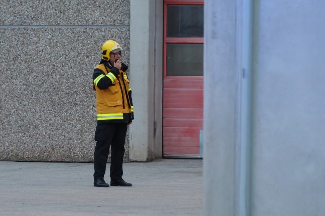 	Lautes Zischgeräusch bei Unternehmen in Wels-Lichtenegg löste Einsatz der Feuerwehr aus