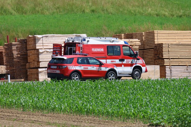 	Hydrauliköl: Längere Ölspur beschäftigte Einsatzkräfte der Feuerwehr in Thalheim bei Wels