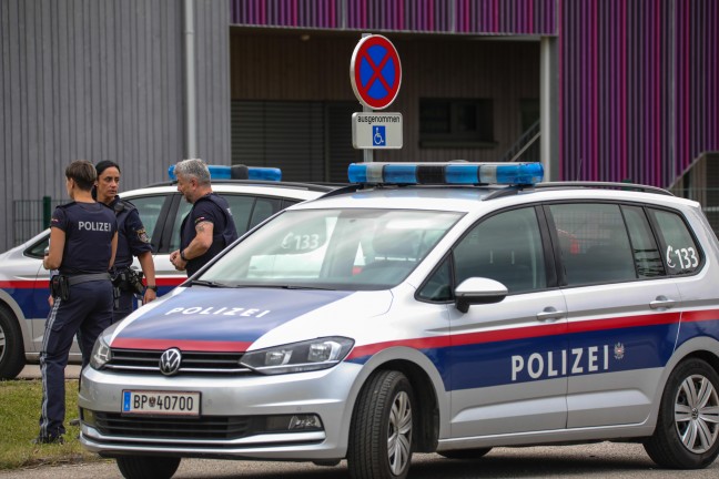 	Großeinsatz der Polizei nach vermutlichem Einbruch in Schulzentrum in Marchtrenk