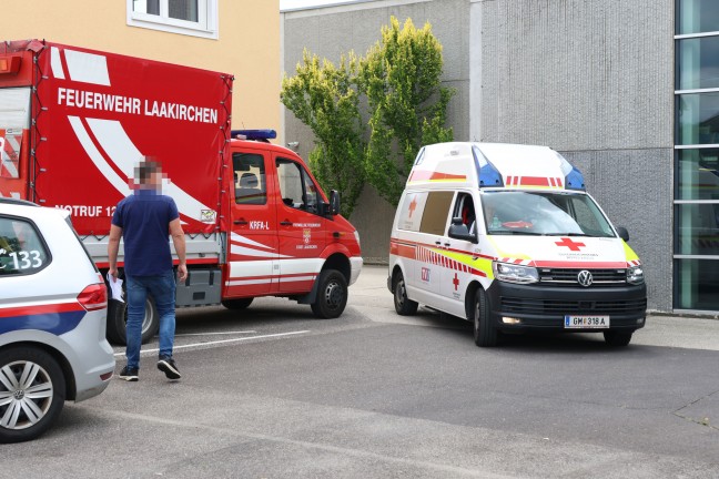 	Schadstoffaustritt in einem Unternehmen in Laakirchen fordert fünf Verletzte