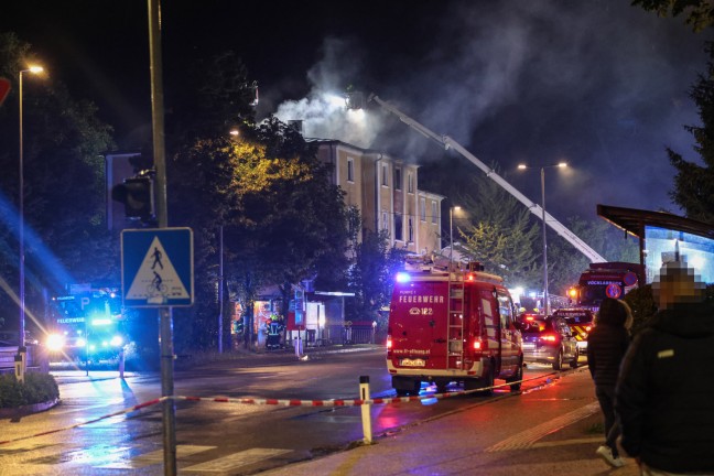 	Großeinsatz in Vöcklabruck: Gebäude der ehemaligen Landesmusikschule in Flammen
