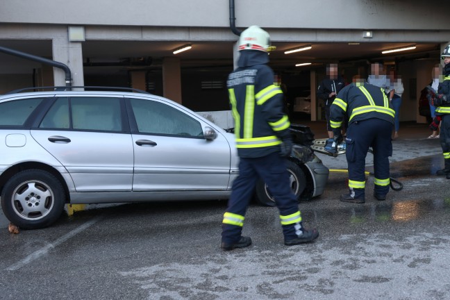 	Schrfling am Attersee: Brand eines PKW in einer Tiefgarage eines Mehrparteienwohnhauses