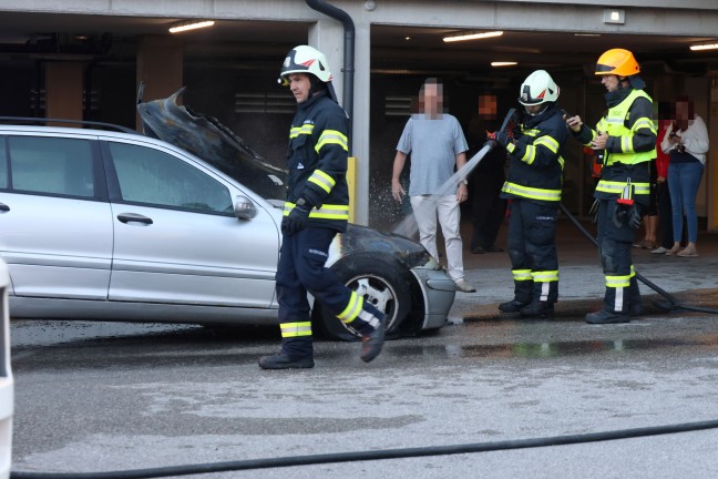 	Schrfling am Attersee: Brand eines PKW in einer Tiefgarage eines Mehrparteienwohnhauses