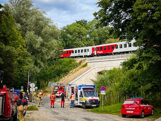 	Personenrettung: Person in Ried im Innkreis offenbar von Regionalzug der Innkreisbahn erfasst