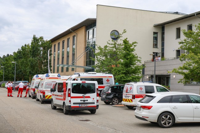 	Unwetterschäden: Alten- und Pflegeheim in Zell an der Pram mit Großaufgebot geräumt