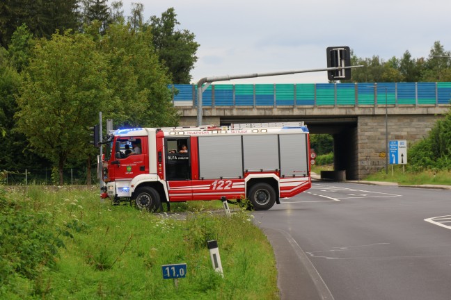 	Auto einer Urlauberfamilie auf Westautobahn bei Sattledt in Flammen aufgegangen