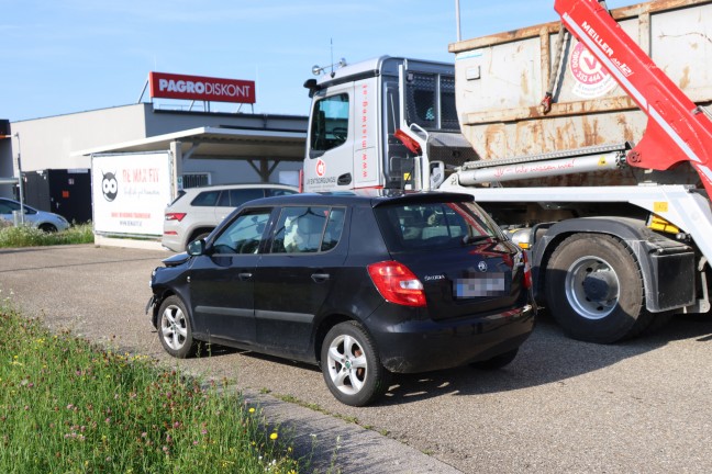 	Auffahrunfall auf Gmundener Straße in Laakirchen fordert eine verletzte Person