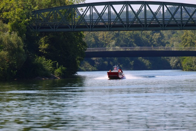 	Bootseinsatz: Suche nach in der Traun treibender Person zwischen Thalheim bei Wels und Wels