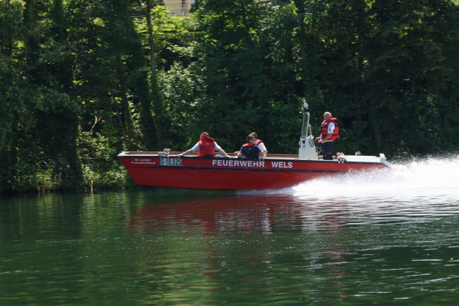 	Bootseinsatz: Suche nach in der Traun treibender Person zwischen Thalheim bei Wels und Wels