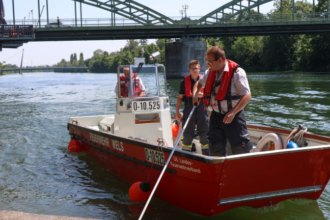 	Bootseinsatz: Suche nach in der Traun treibender Person zwischen Thalheim bei Wels und Wels