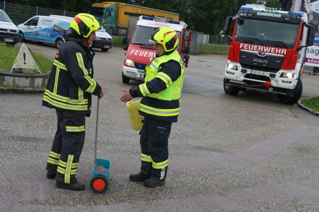 	Ölaustritt nach Verkehrsunfall mit einem Kleintransporter auf Wiener Straße bei Gunskirchen