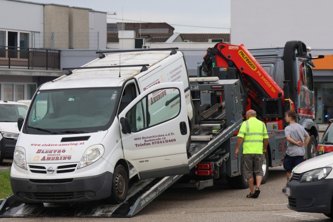 	Ölaustritt nach Verkehrsunfall mit einem Kleintransporter auf Wiener Straße bei Gunskirchen