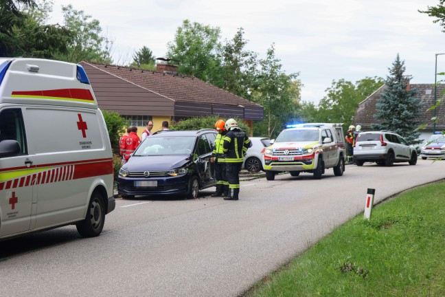 	Kollision zwischen zwei PKW bei Überholmanöver in Thalheim bei Wels