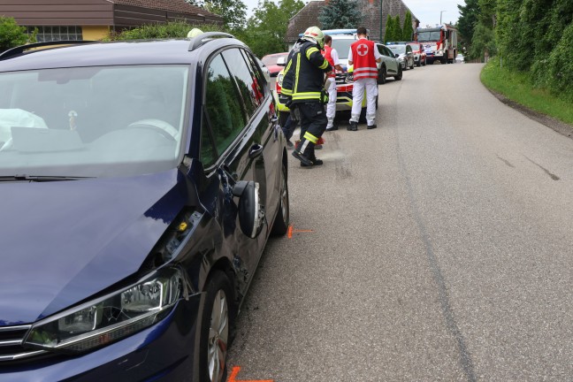 	Kollision zwischen zwei PKW bei Überholmanöver in Thalheim bei Wels