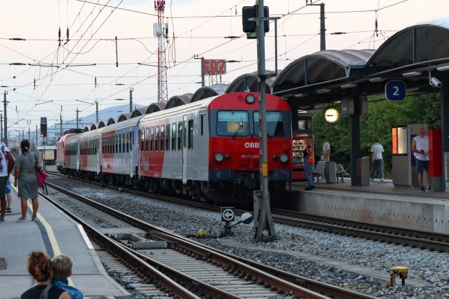 	Einsatz nach Brand an einer Regionalzuggarnitur in einem Bahnhof in Traun