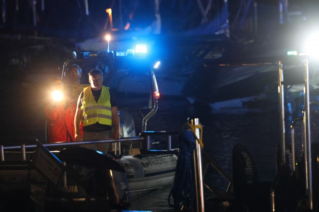 	Schörfling am Attersee: Nächtliche Suchaktion im Hafenbereich des Attersees nach abgängiger Person