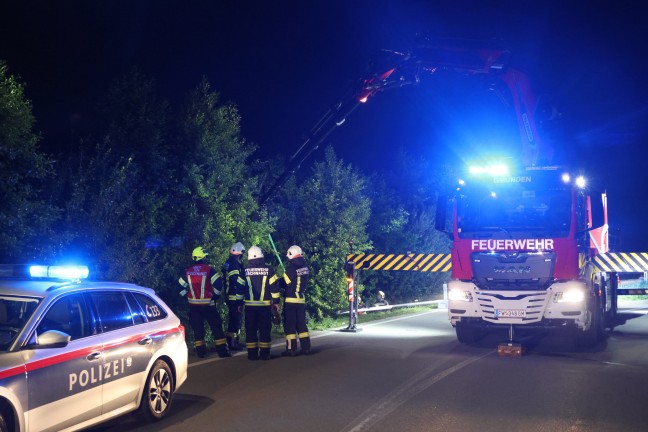 	Cabrio in einem Kreisverkehr an der Scharnsteiner Straße bei Gschwandt verunfallt