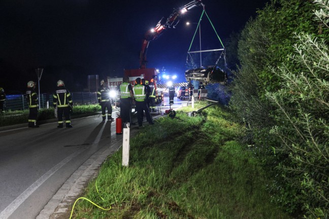 	Cabrio in einem Kreisverkehr an der Scharnsteiner Straße bei Gschwandt verunfallt