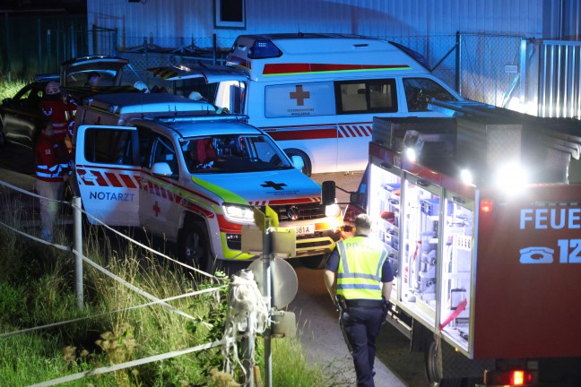 	Auto landete bei Verkehrsunfall in Pettenbach in Fußgängerunterführung