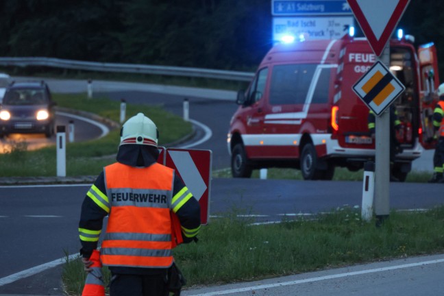 	Verkehrsunfall in einem Kreisverkehr der Scharnsteiner Straße bei Gschwandt fordert zwei Verletzte