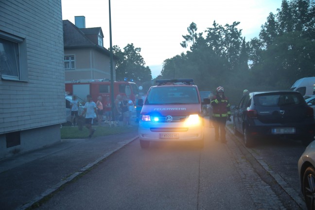 	Einsatz der Feuerwehr bei Kellerbrand in einem Mehrparteienwohnhaus in Wels-Neustadt