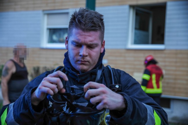 	Einsatz der Feuerwehr bei Kellerbrand in einem Mehrparteienwohnhaus in Wels-Neustadt