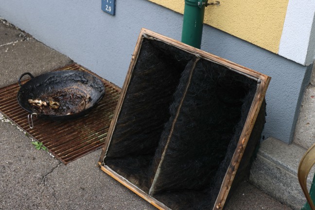 	Brandeinsatz in einem Restaurant in Attnang-Puchheim beschäftigte Einsatzkräfte zweier Feuerwehren