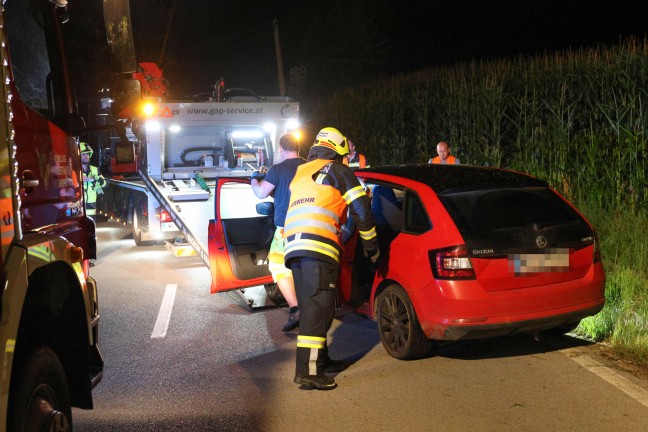 	Telefonleitungsmast gefällt: Auto in Neukirchen bei Lambach von Straße abgekommen