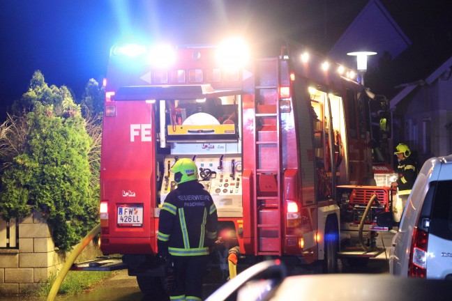 	Zimmerbrand in einem Mehrparteienwohngebäude in Pasching fordert eine verletzte Person