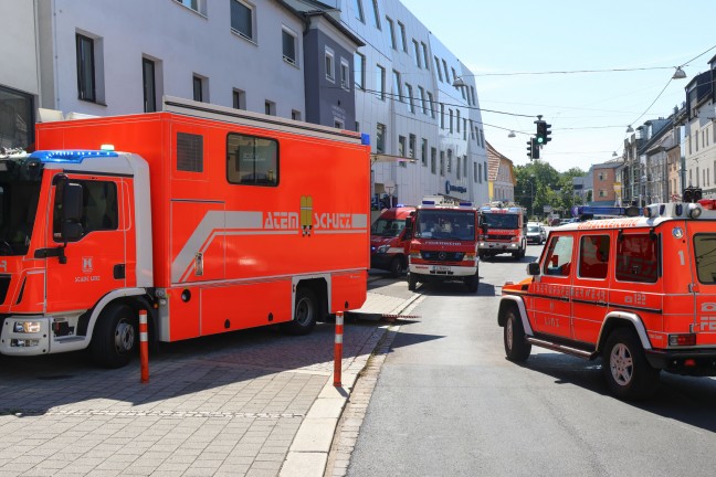 	Großeinsatz: Fünf Verletzte bei Etagenbrand in einem Wohn- und Geschäftsgebäude in Linz-Ebelsberg