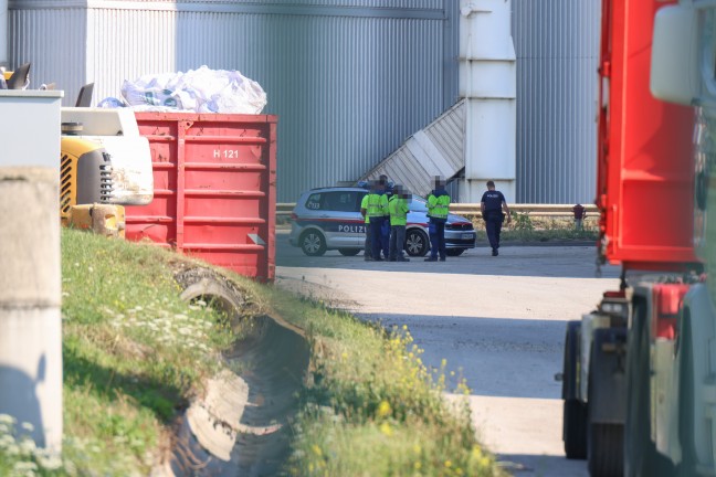 	Brandeinsatz bei einem Abfallverwertungsunternehmen in Wels-Schafwiesen