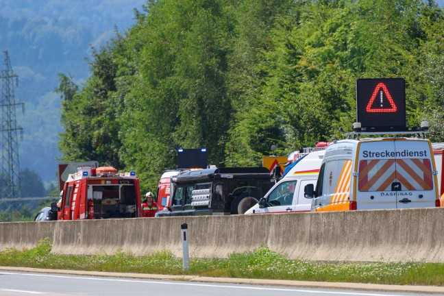 	Crash im Urlauberverkehr auf Westautobahn bei Ohlsdorf fordert eine verletzte Person