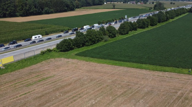 	Crash im Urlauberverkehr auf Westautobahn bei Ohlsdorf fordert eine verletzte Person