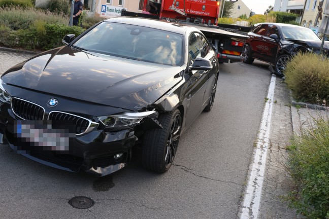 	Flüchtender crasht mit geraubtem Porsche bei Verfolgungsjagd in Thalheim bei Wels gegen Lichtmast