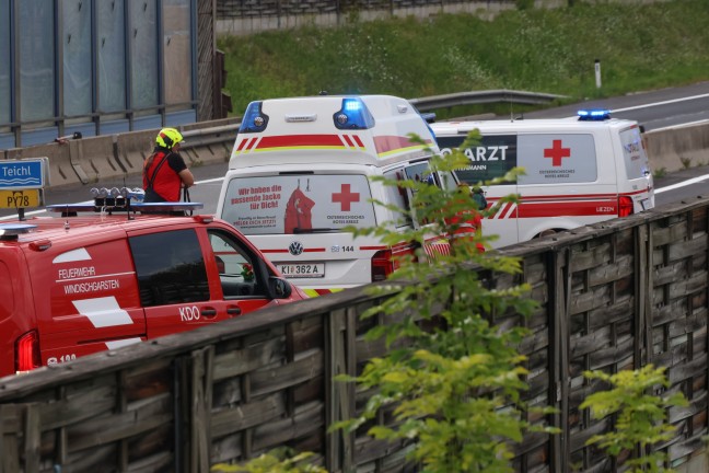 	Autoüberschlag auf Pyhrnautobahn in Roßleithen fordert drei teils Schwerverletzte