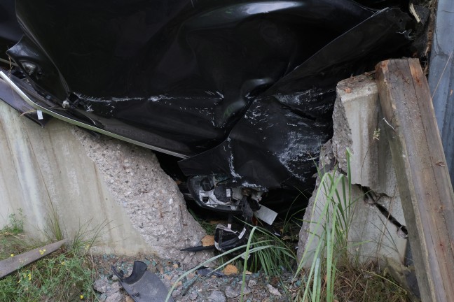 	Autoüberschlag auf Pyhrnautobahn in Roßleithen fordert drei teils Schwerverletzte