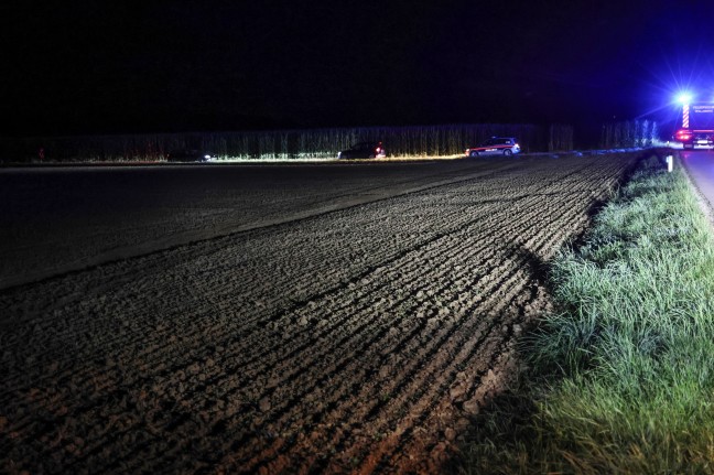 	Auto im Maisfeld: PKW bei Verkehrsunfall in Steinerkirchen an der Traun von Straße abgekommen