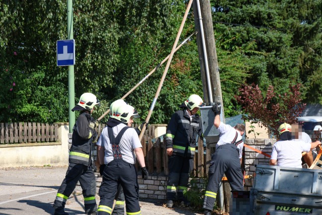 	Sicherungsarbeiten: Umgestürzter Telefonmast führte zu Einsatz der Feuerwehr in Wels-Puchberg