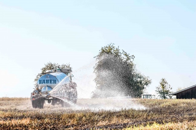 	Brand eines Stoppelfeldes in Hochburg-Ach rasch unter Kontrolle gebracht