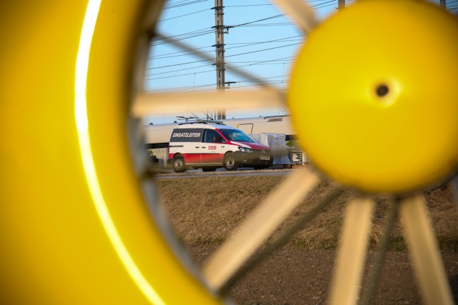 	Notarzthubschrauber, Rettung, Polizei und ÖBB im Bahnhofsbereich in Marchtrenk im Einsatz