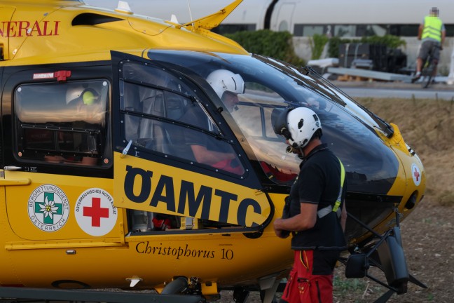 	Notarzthubschrauber, Rettung, Polizei und ÖBB im Bahnhofsbereich in Marchtrenk im Einsatz